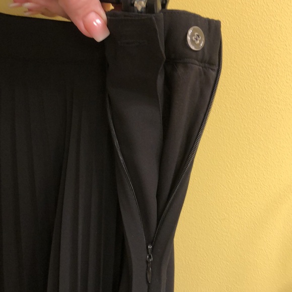Chico’s Black Label pleated maxi skirt size 1 - Picture 4 of 5